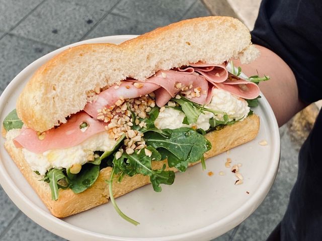 soleï café Direction l'Italie avec une belle foccacia