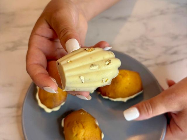 soleï café Madeleine vanille & citron coque au chocolat blanc